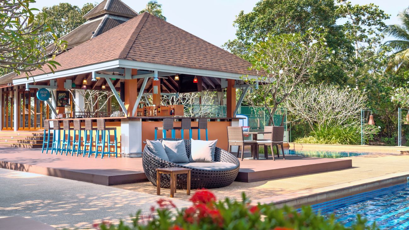 Aqua Pool Bar